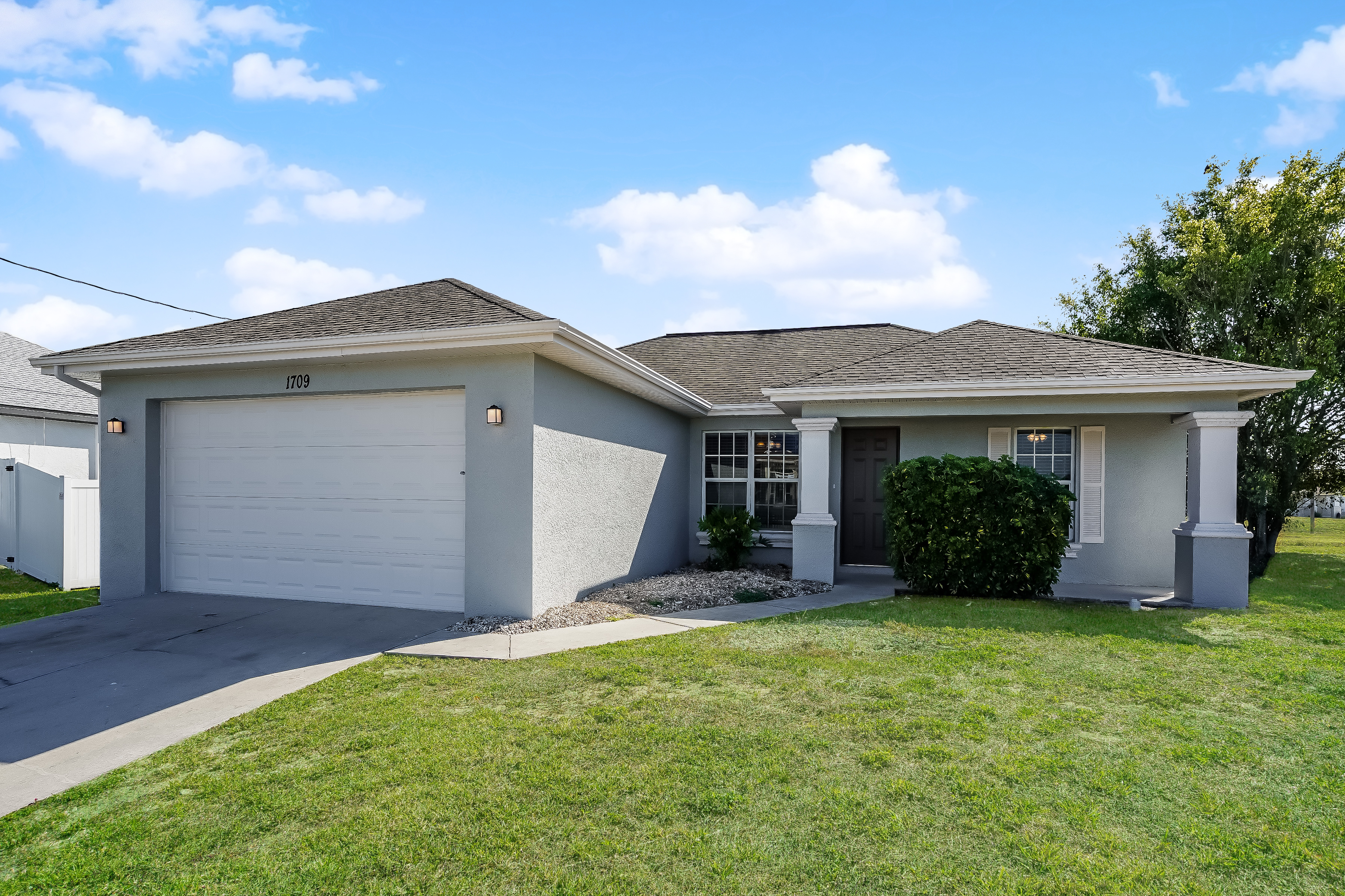 1709 NE 6th PL Cape Coral, FL 33909